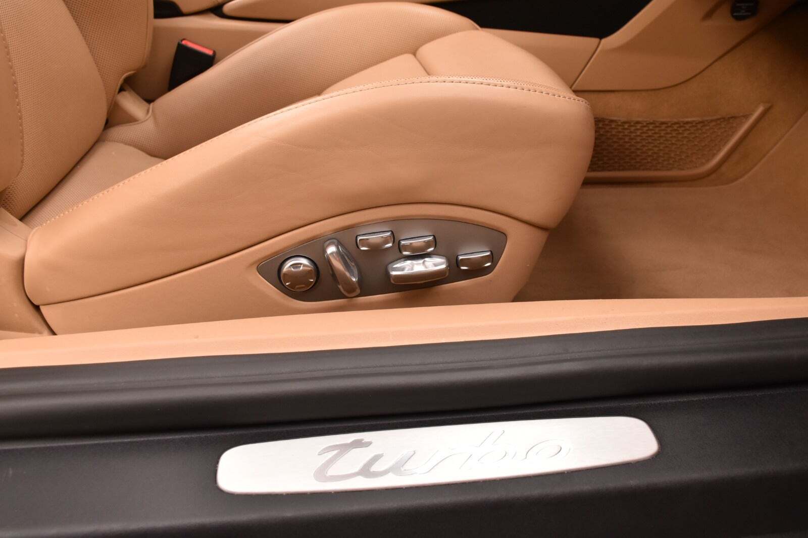Sort Porsche 911 Turbo fra 2016