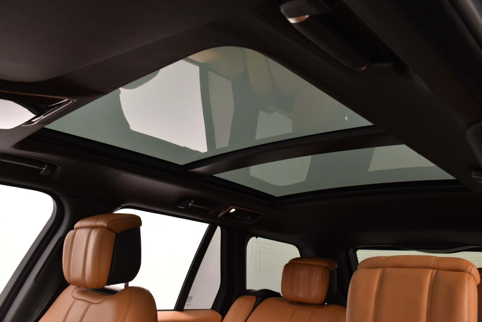 Grå Land Rover Range Rover fra 2018