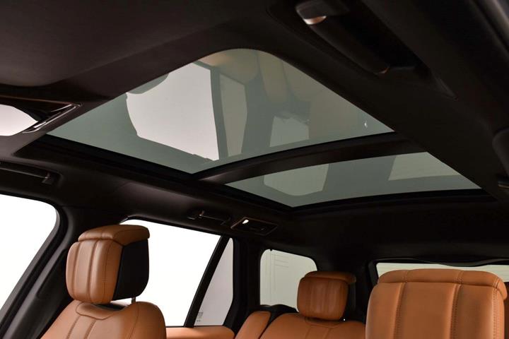 Grå Land Rover Range Rover fra 2018