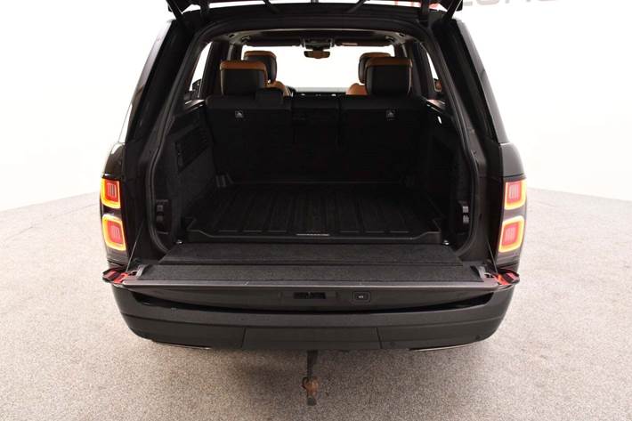 Grå Land Rover Range Rover fra 2018