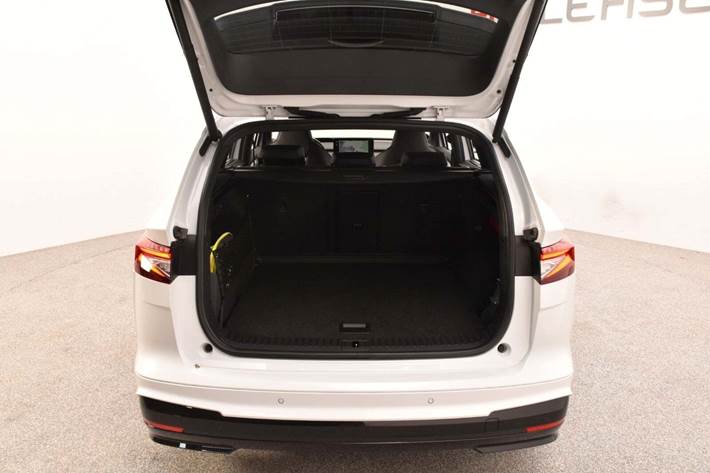 Hvid Skoda Enyaq fra 2022