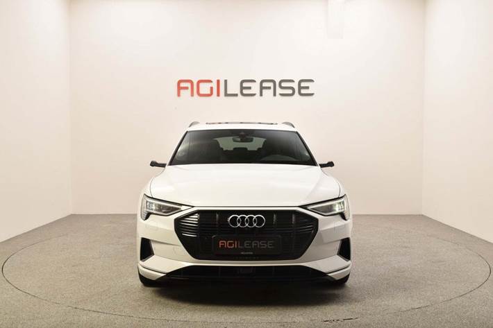 Hvid Audi e-tron fra 2020