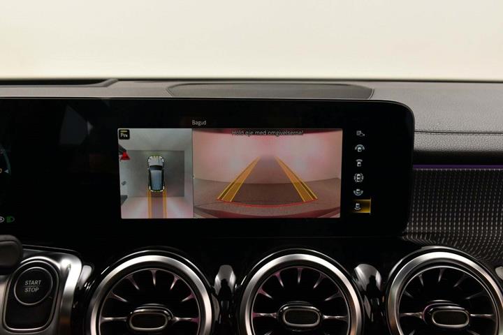 Grå Mercedes EQB350 fra 2022 set indefra