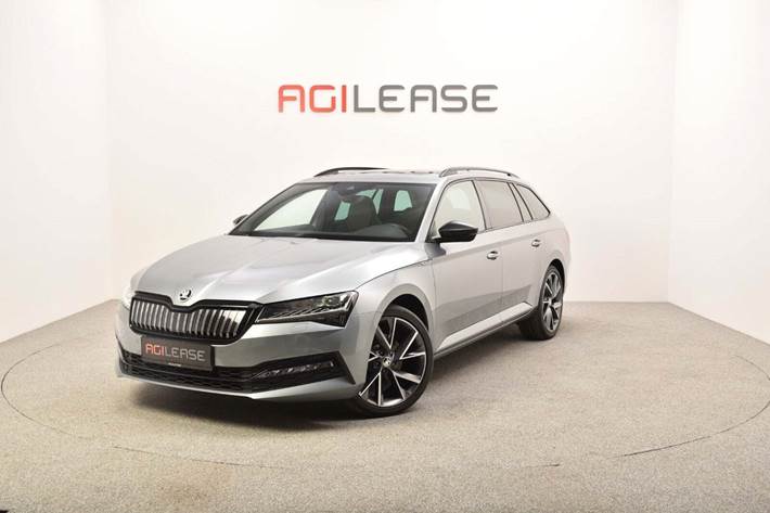 Grå Skoda Superb fra 2020 set udefra