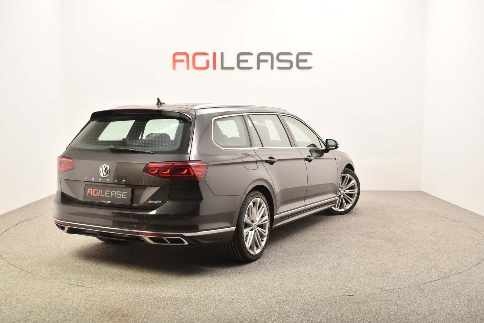 Grå VW Passat fra 2019