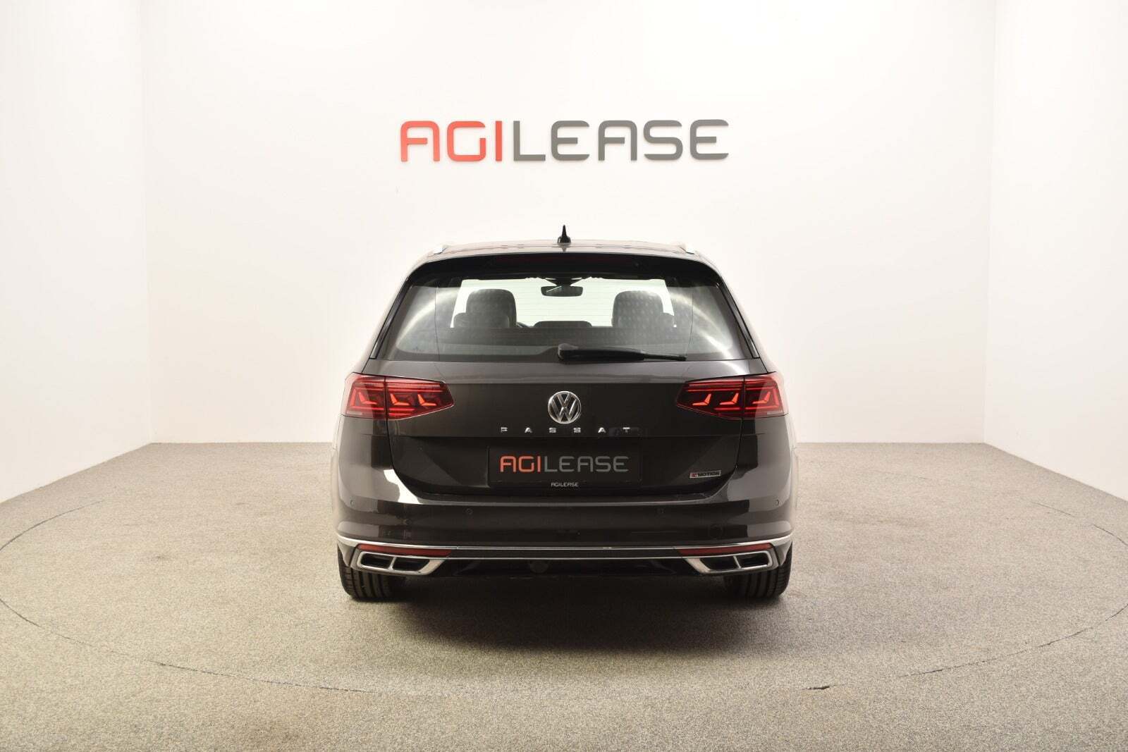 Grå VW Passat fra 2019