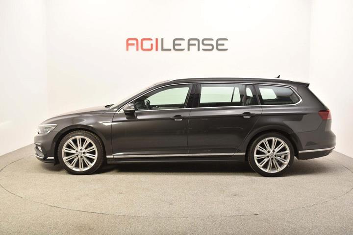 Grå VW Passat fra 2019