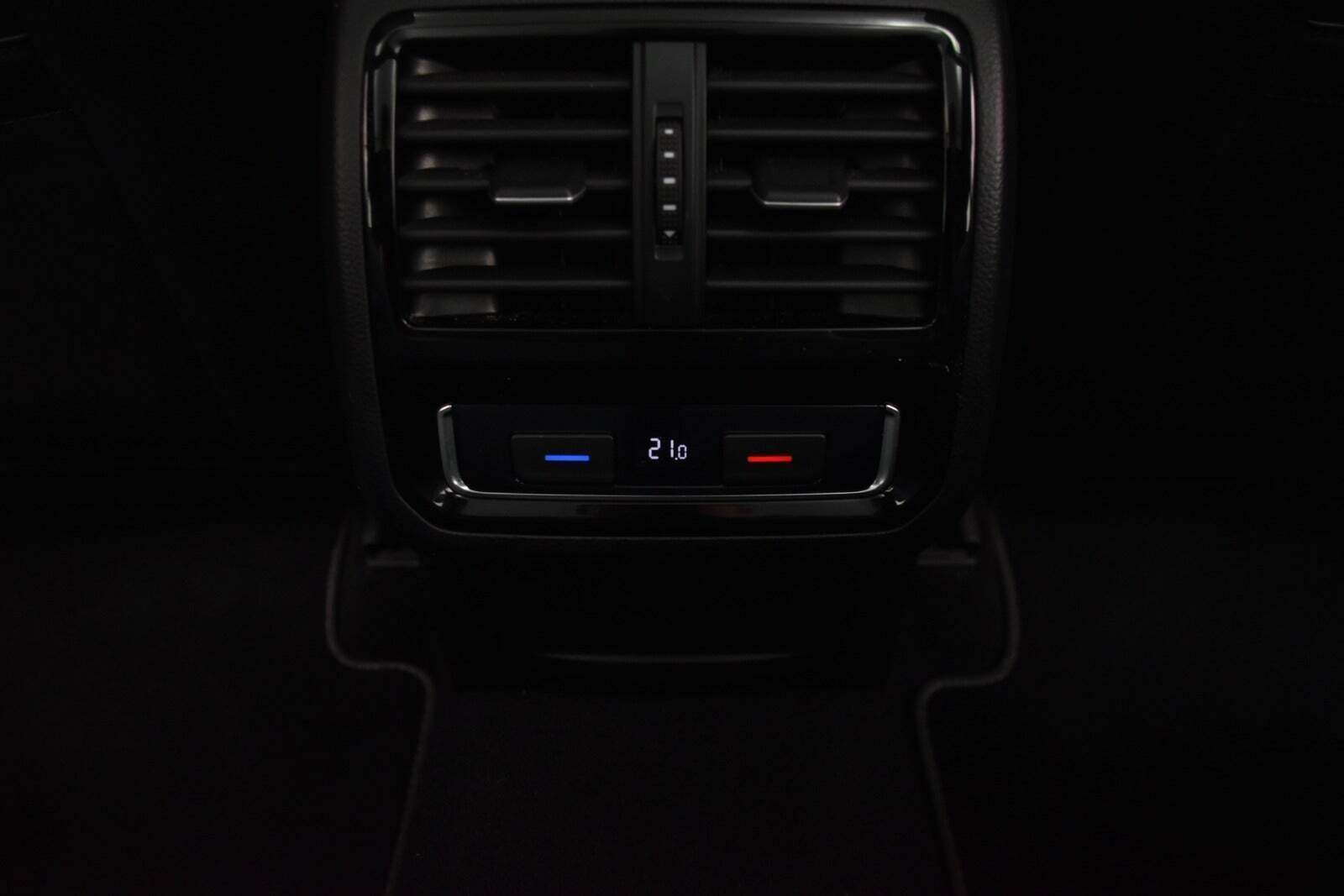 Grå VW Passat fra 2019