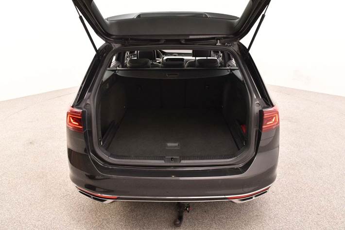 Grå VW Passat fra 2019