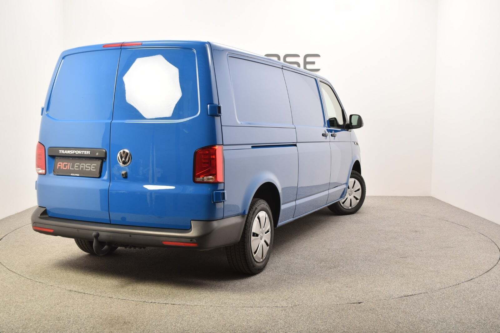 Blå VW Transporter fra 2022