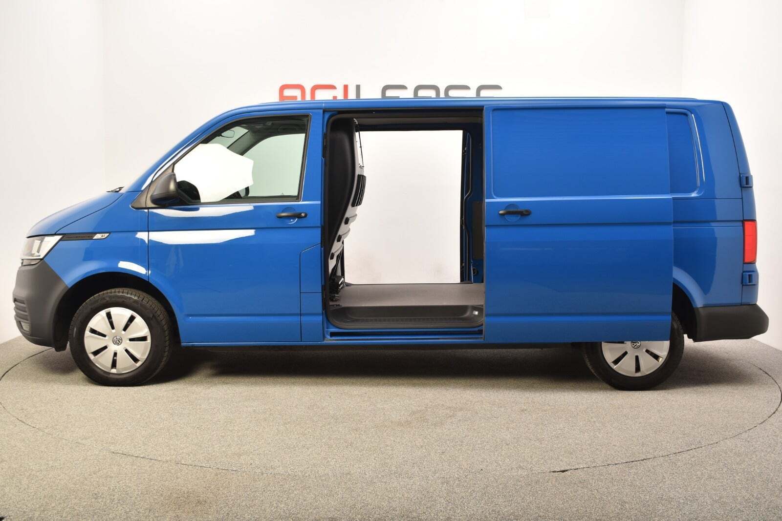 Blå VW Transporter fra 2022