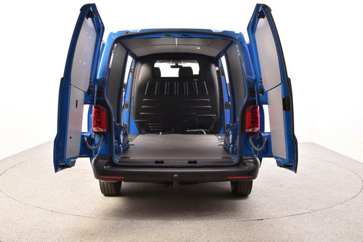 Sort VW Transporter fra 2022