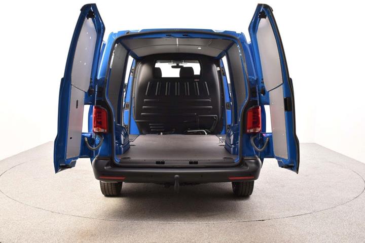 Blå VW Transporter fra 2022