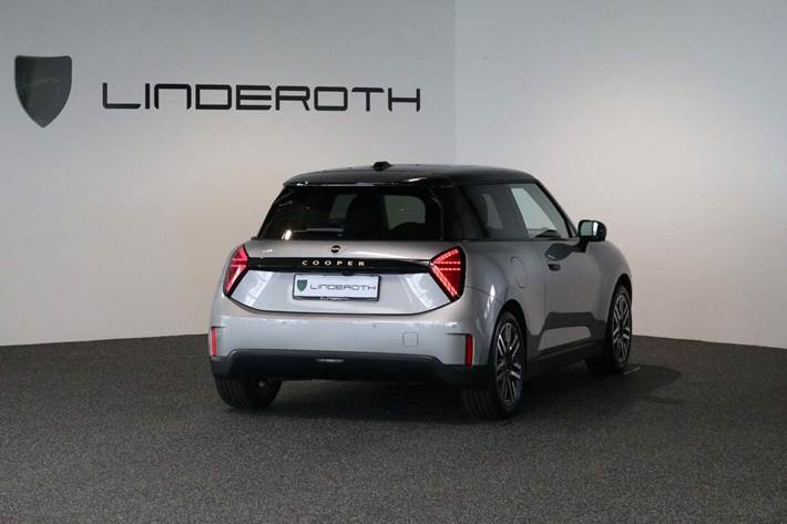 Sølv Mini Cooper E fra 2024