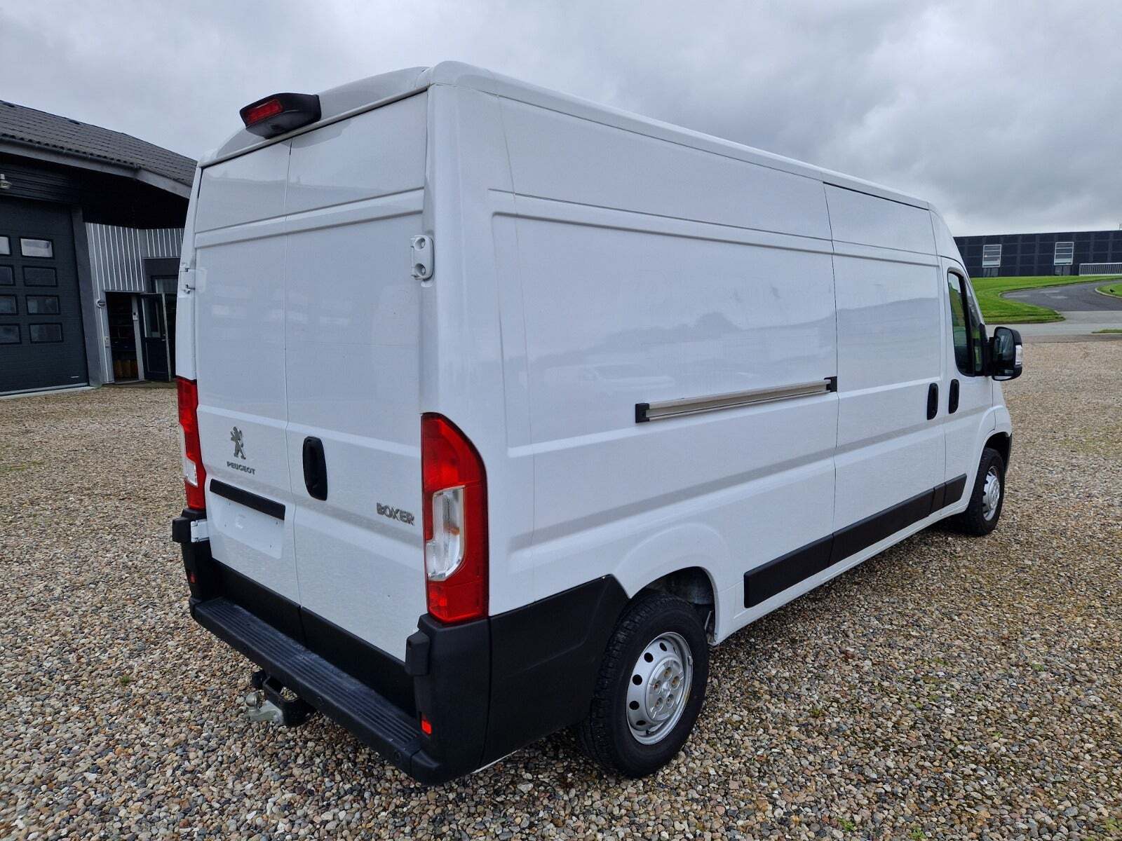 Peugeot Boxer 333 2,2 BlueHDi 140 L3H2 Premium