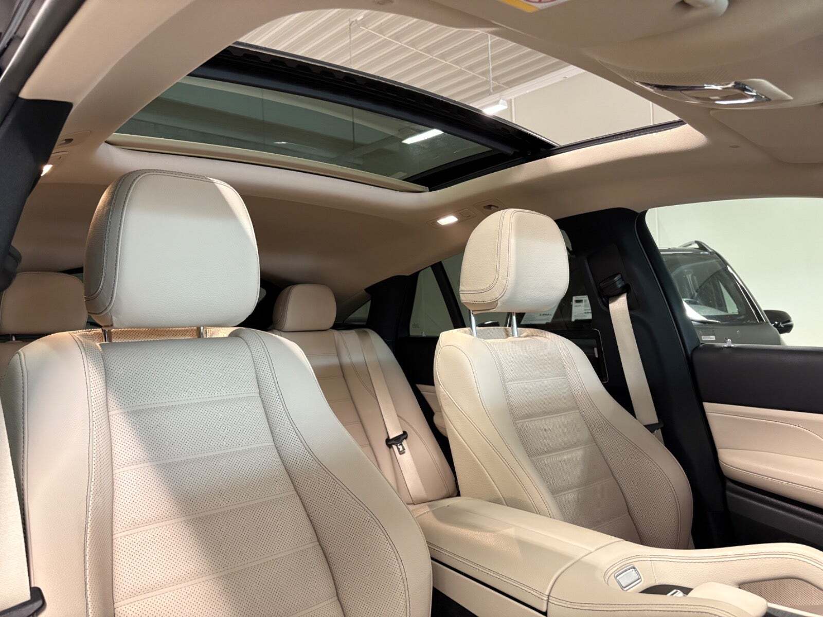 Blå Mercedes GLE350 de fra 2023