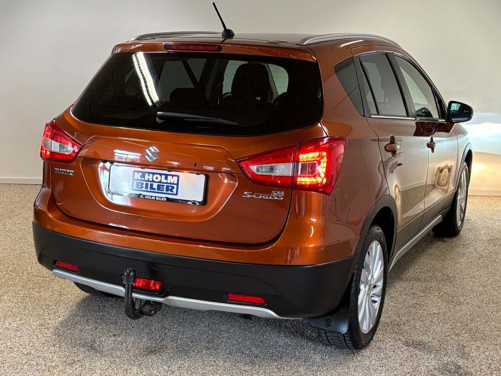 Brun Suzuki S-Cross fra 2017
