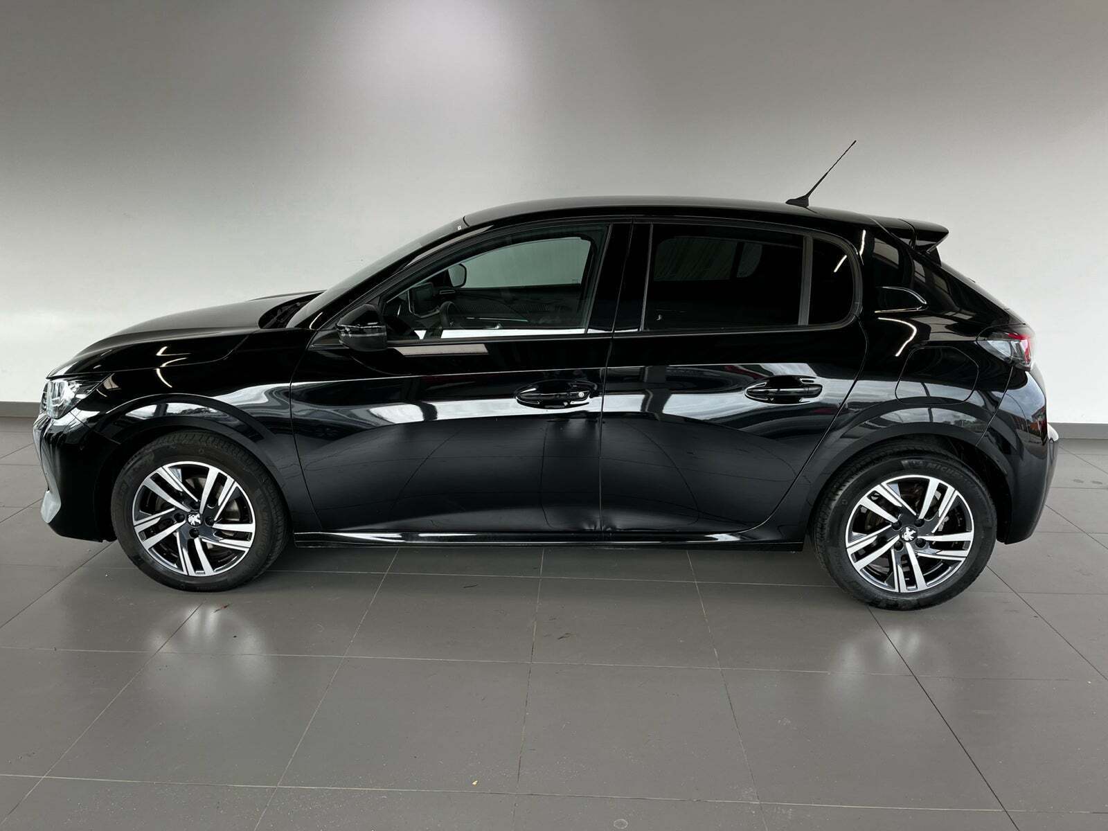 Peugeot 208 1,2 PureTech 100 Allure