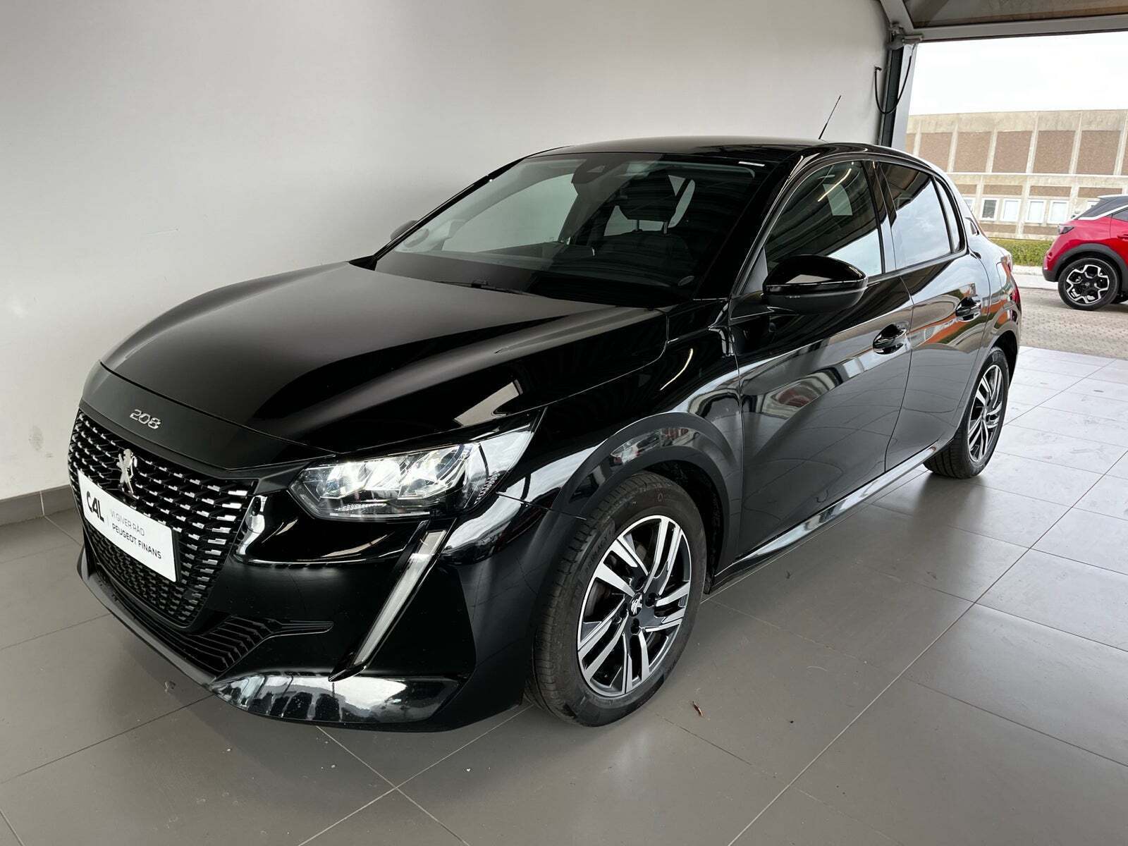 Sort Peugeot 208 fra 2023