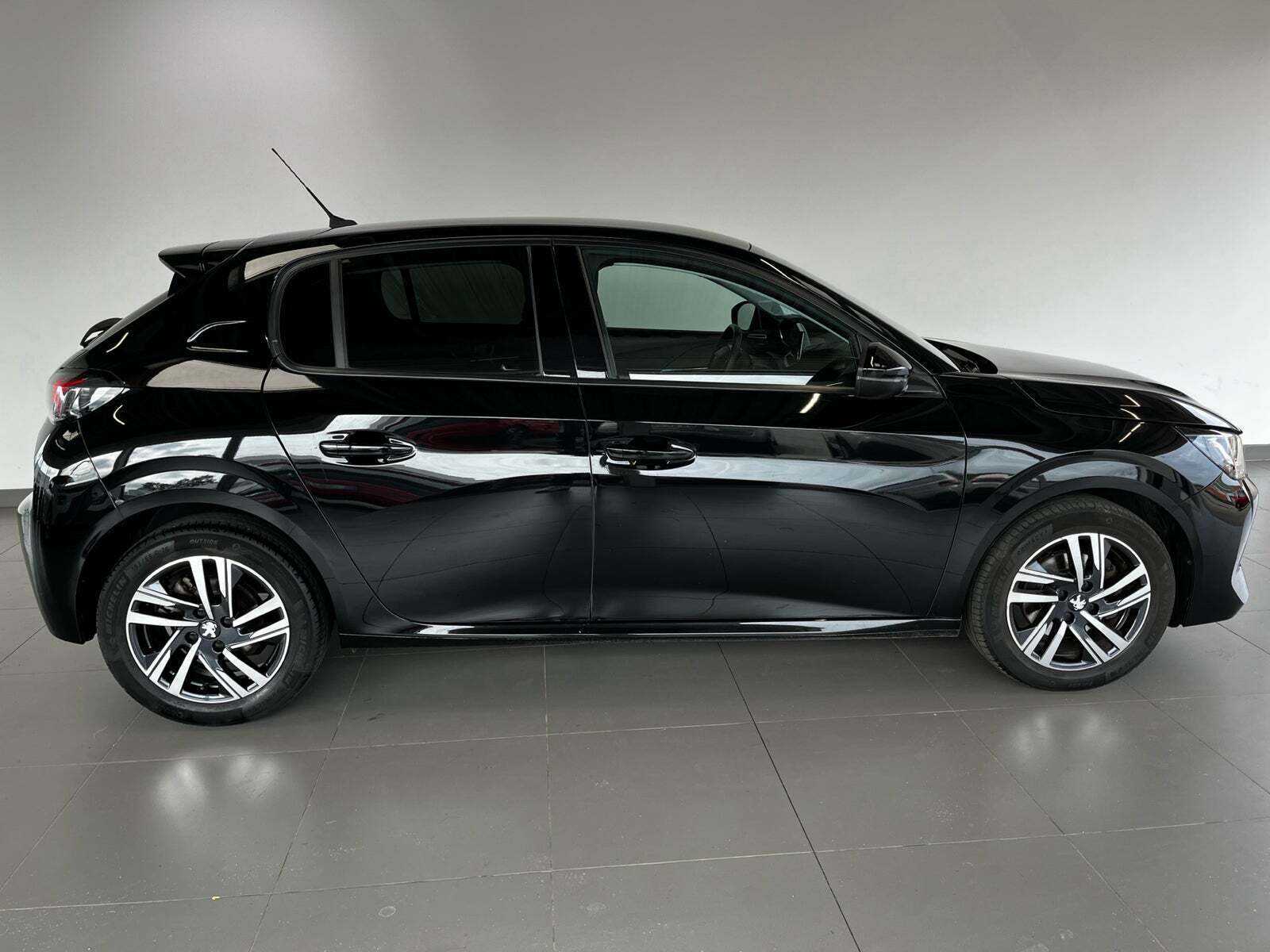 Peugeot 208 1,2 PureTech 100 Allure