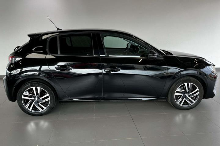 Sort Peugeot 208 fra 2023