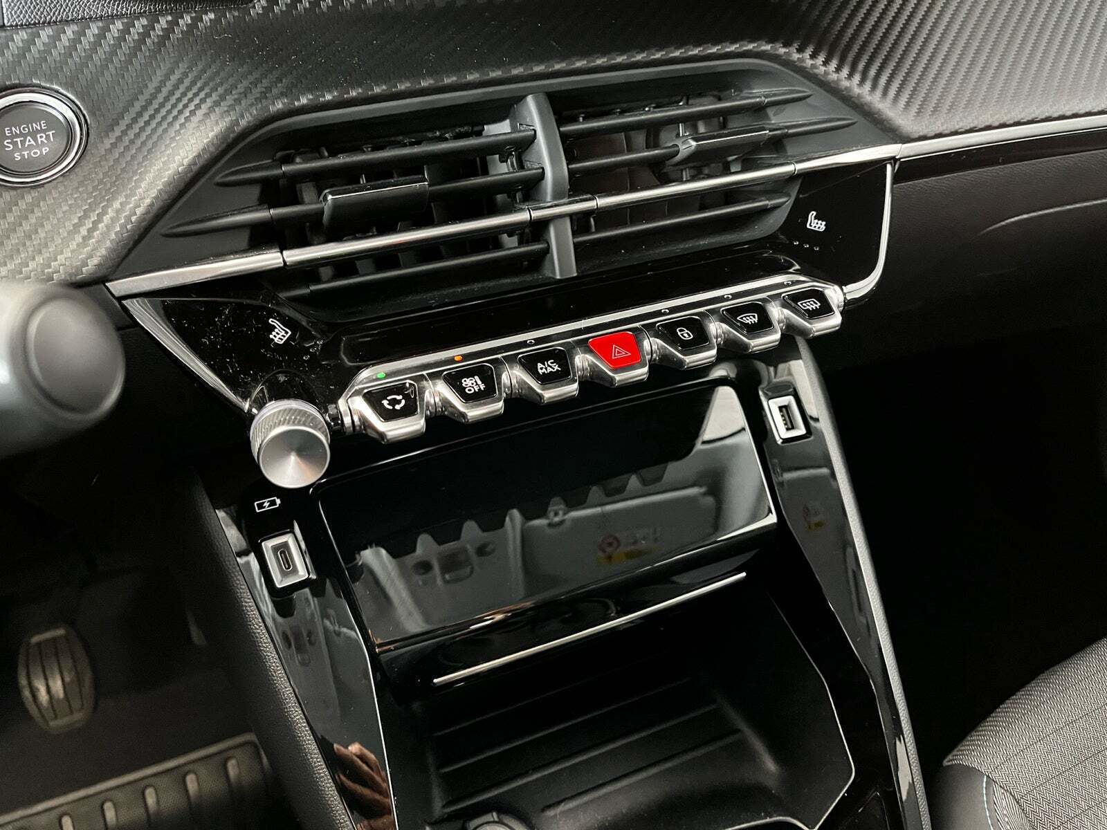 Sort Peugeot 208 fra 2023