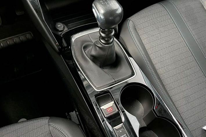 Sort Peugeot 208 fra 2023