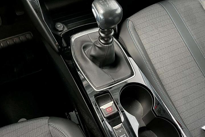 Sort Peugeot 208 fra 2023