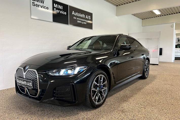 Sort BMW i4 fra 2025 set udefra