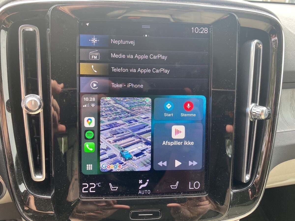 Beige Volvo XC40 fra 2022