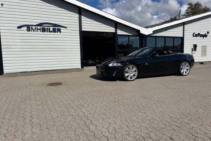 Sort Jaguar XKR fra 2009