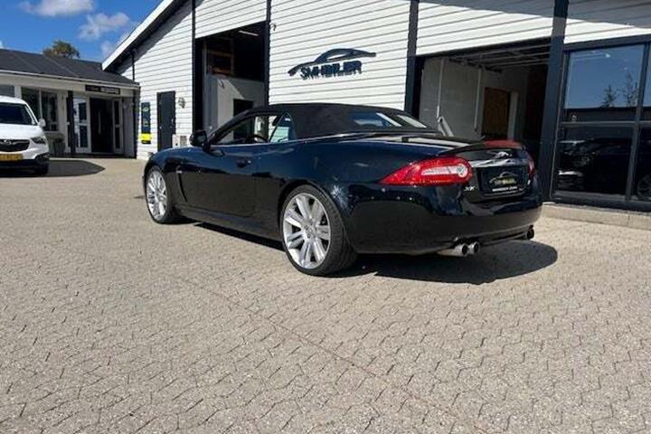 Sort Jaguar XKR fra 2009