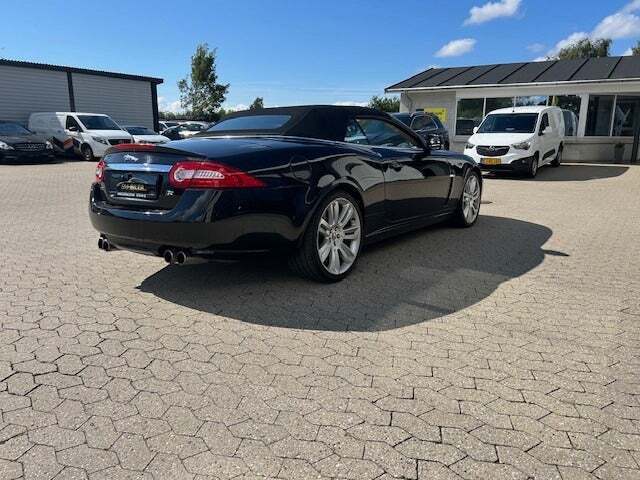 Sort Jaguar XKR fra 2009