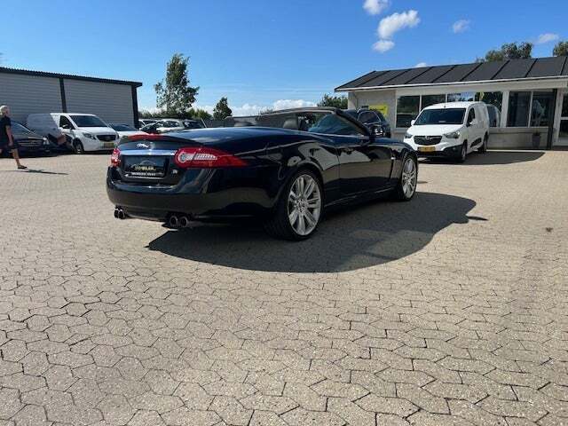 Sort Jaguar XKR fra 2009