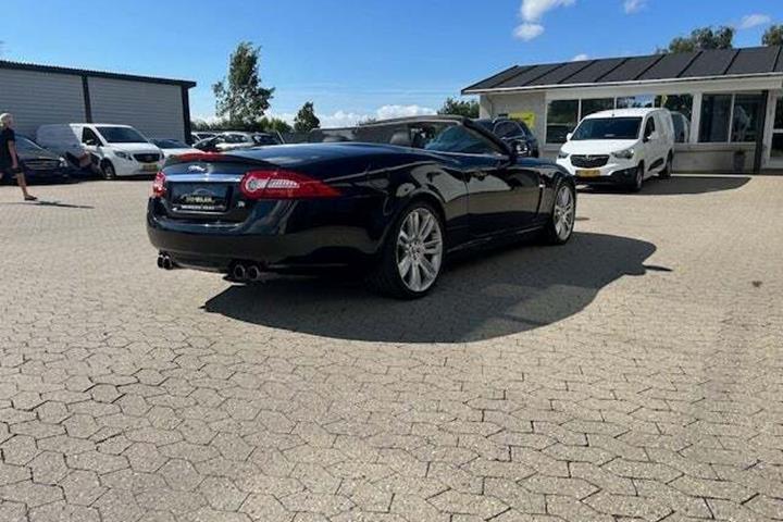 Sort Jaguar XKR fra 2009