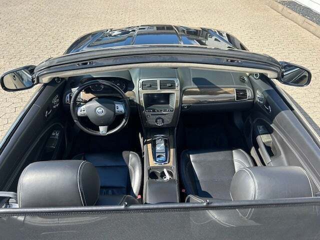 Sort Jaguar XKR fra 2009