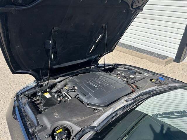 Sort Jaguar XKR fra 2009