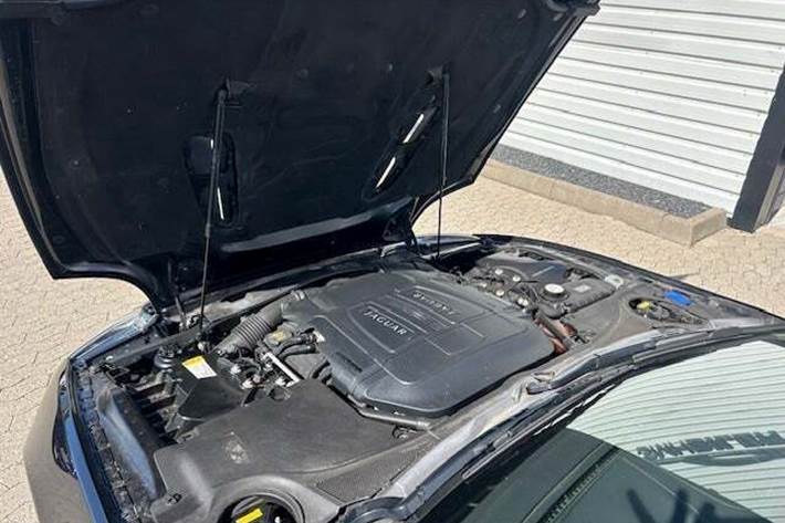 Sort Jaguar XKR fra 2009