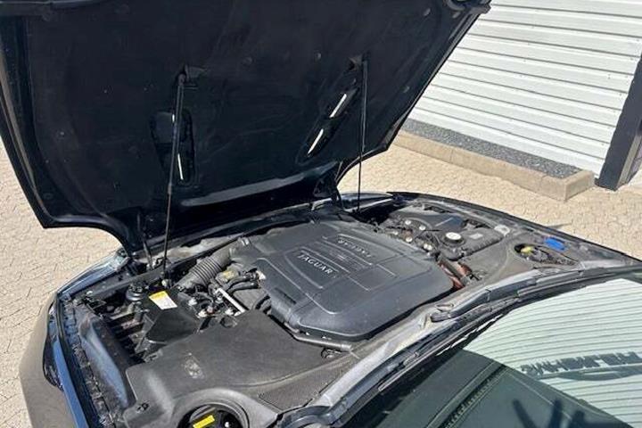 Sort Jaguar XKR fra 2009