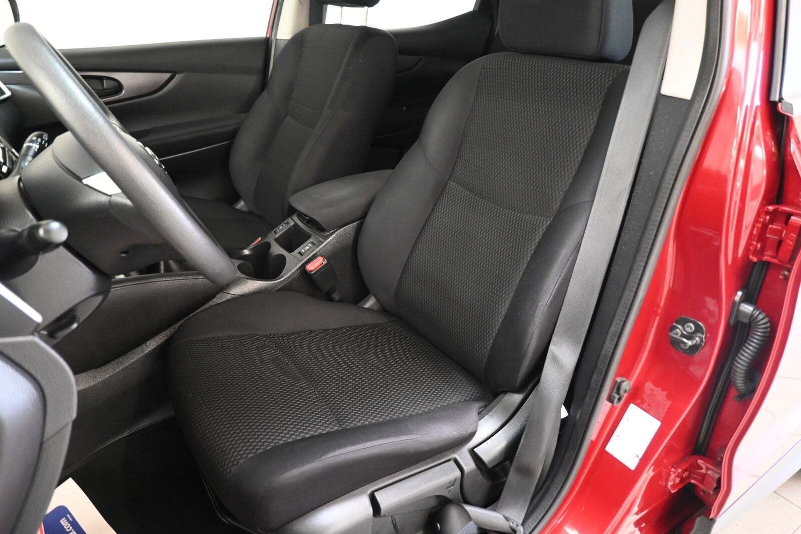 Rød Nissan Qashqai fra 2017