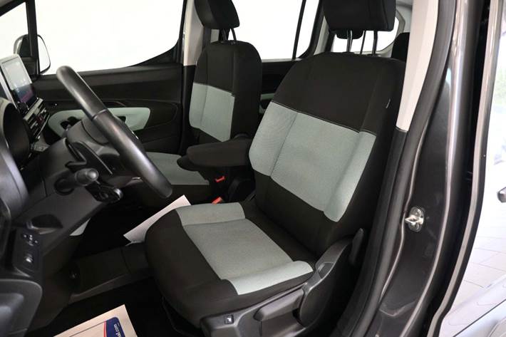 Grå Citroën Berlingo fra 2020