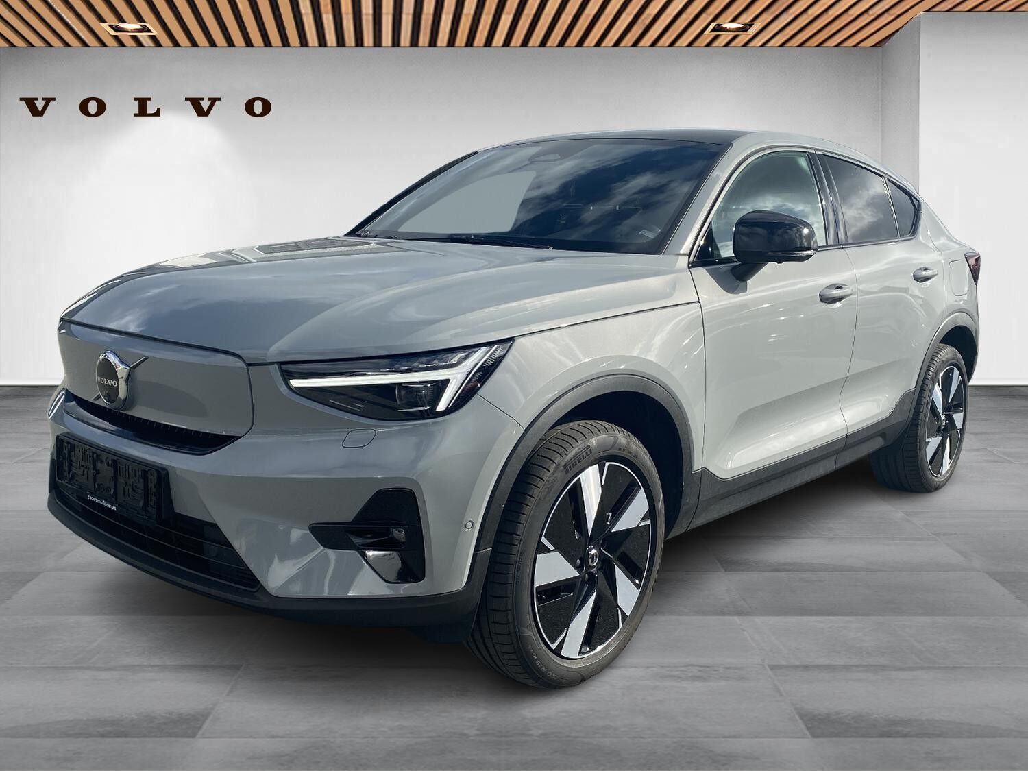 Grå Volvo EC40 fra 2024 set udefra