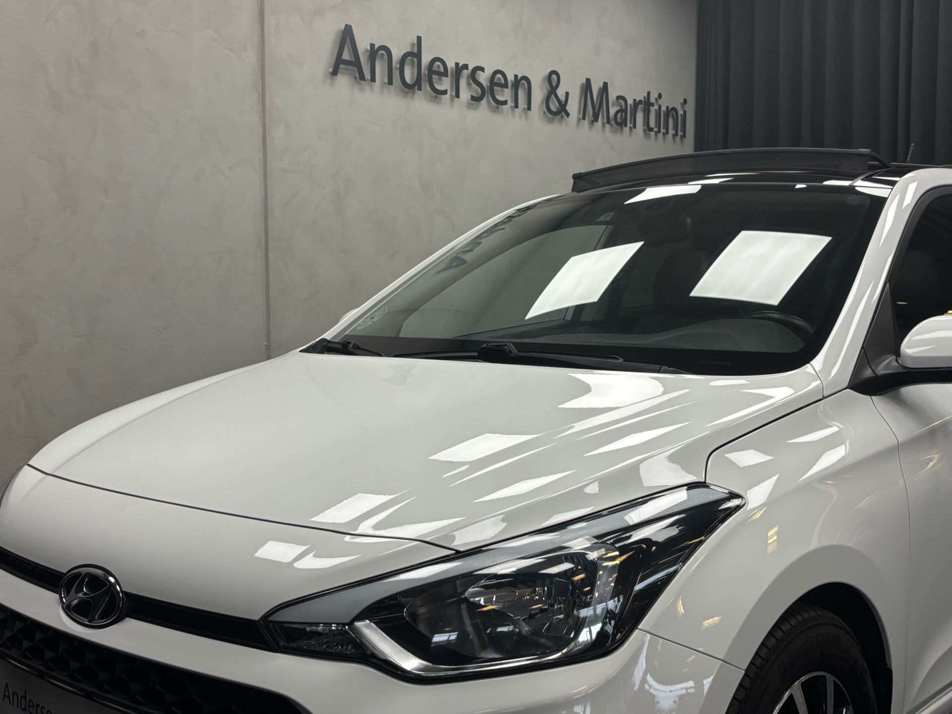 Hvid Hyundai i20 fra 2019