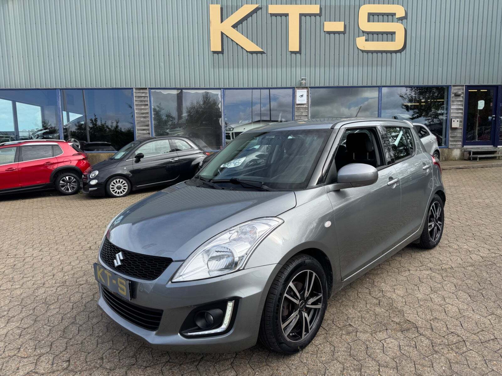 Sort Suzuki Swift fra 2016 set udefra