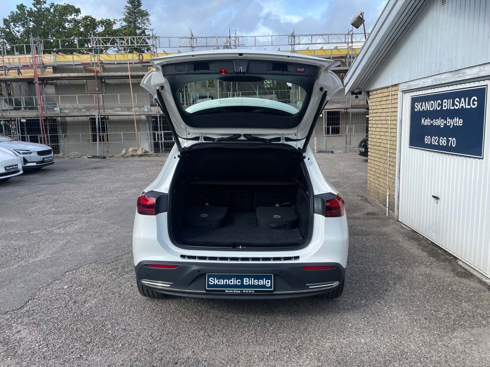 Hvid Mercedes EQA300 fra 2024