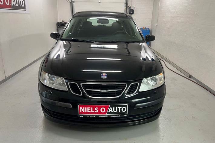 Sort Saab 9-3 fra 2007