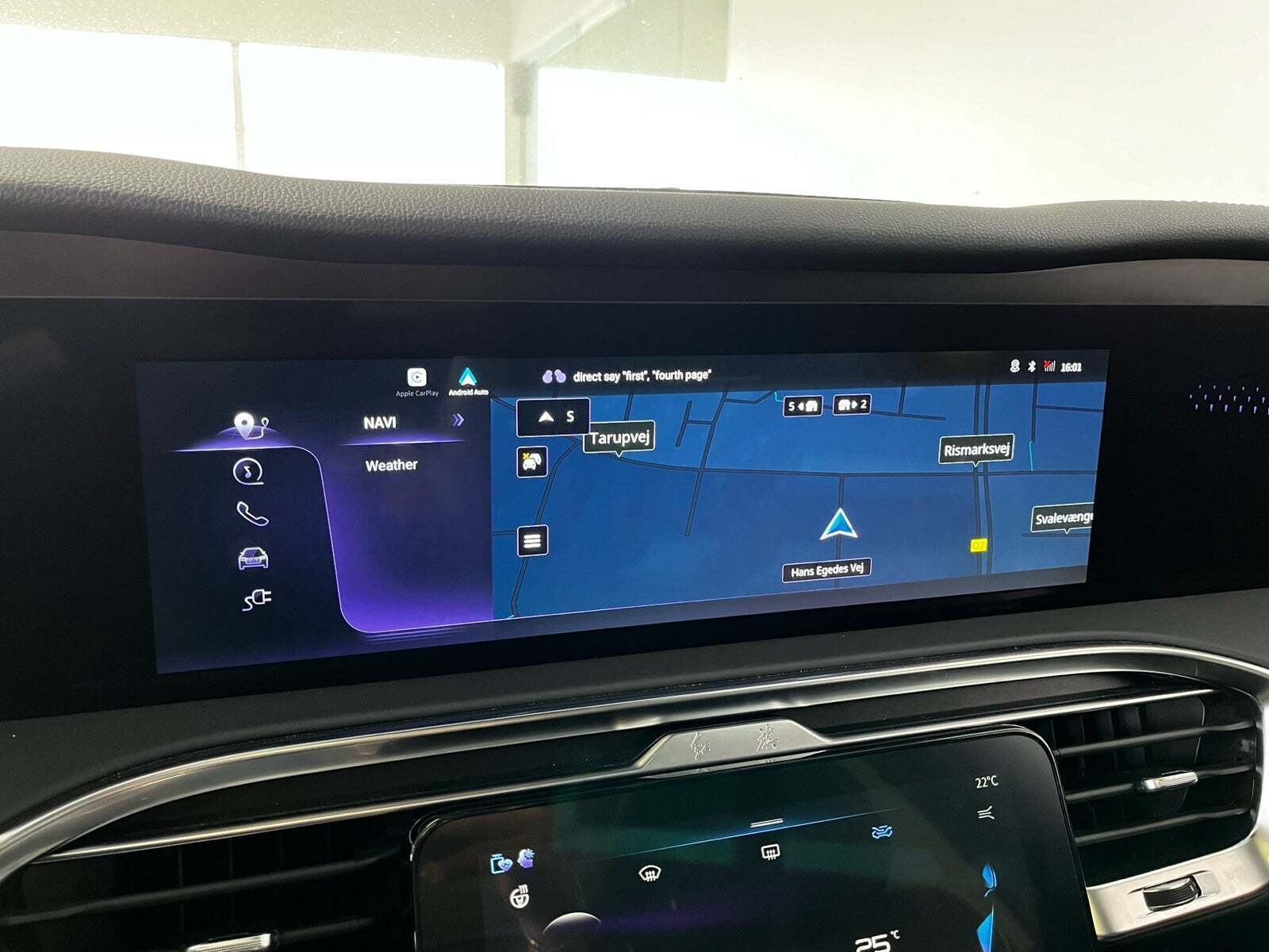 Sølv Hongqi E-HS9 fra 2025