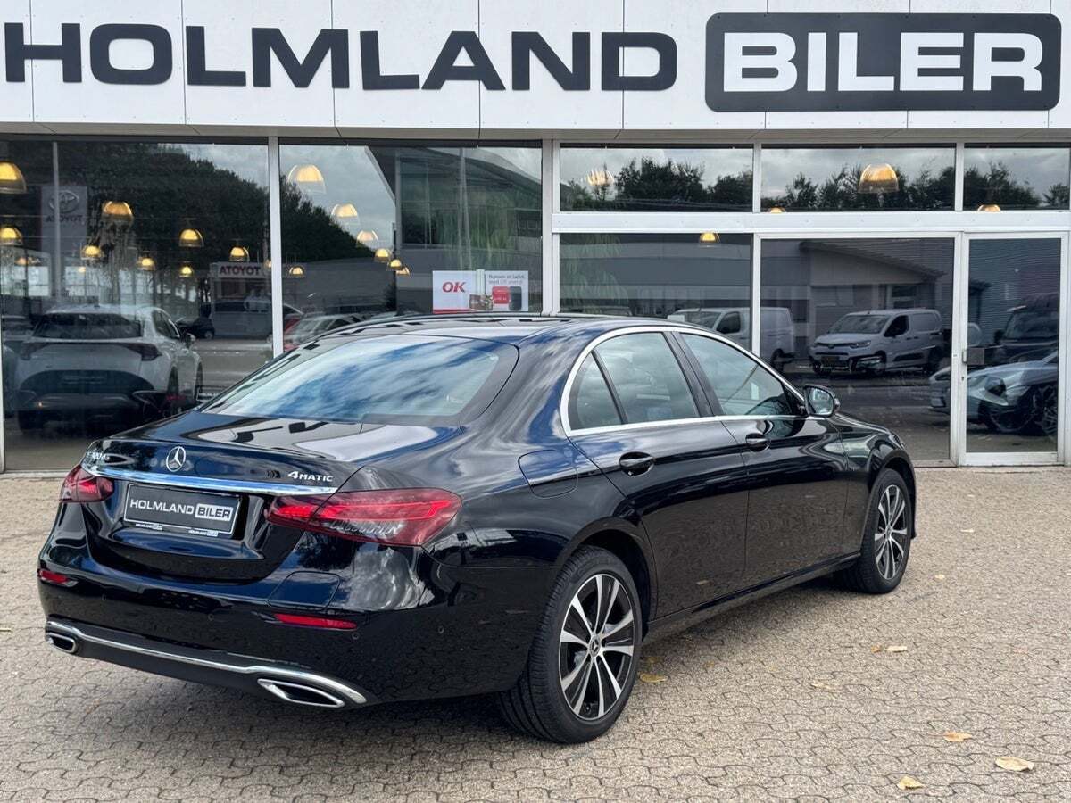 Sort Mercedes E300 de fra 2021