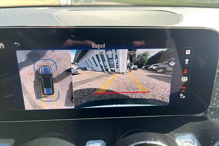 Hvid Mercedes EQB 250+ fra 2024