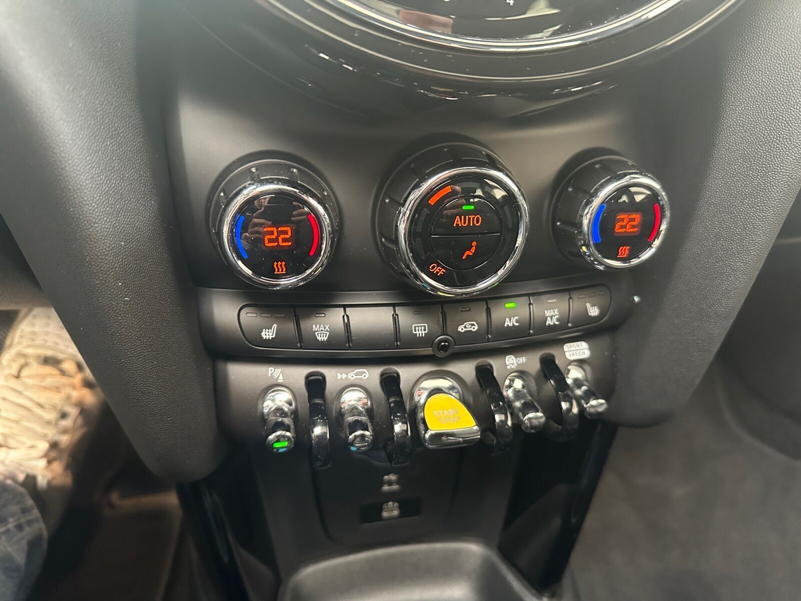 Blå Mini Cooper SE fra 2023